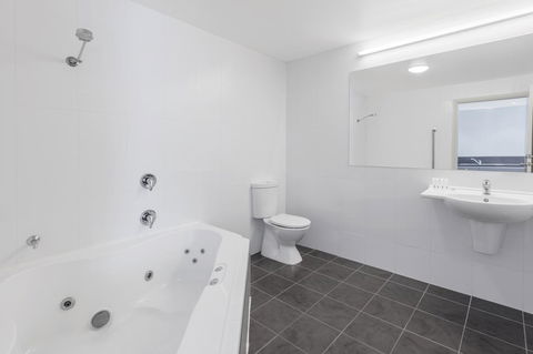 Travelodge Hotel Hobart Airport - Tourism Brisbane 11