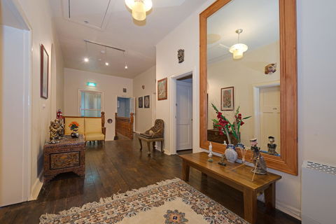 Edinburgh Gallery Bed & Breakfast - Tourism Brisbane 4