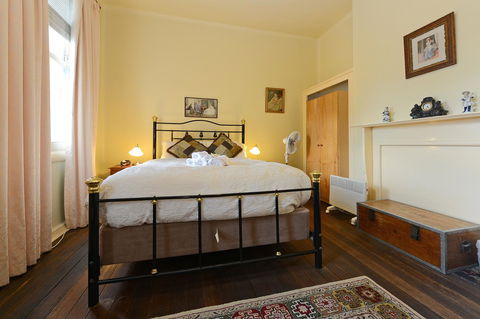 Edinburgh Gallery Bed & Breakfast - Tourism Brisbane 24