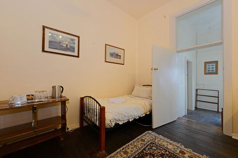 Edinburgh Gallery Bed & Breakfast - Tourism Brisbane 40