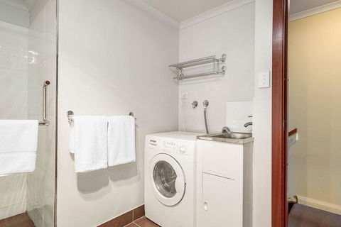 Apartment 104 - Brisbane Tourism 13