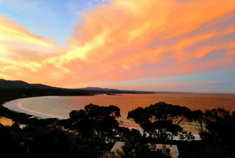 DOLPHIN LOOKOUT COTTAGE - Amazing Views Of The Bay Of Fires - Tourism Brisbane 0