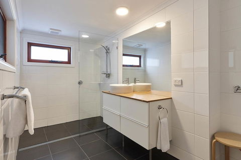 DOLPHIN LOOKOUT COTTAGE - Amazing Views Of The Bay Of Fires - Tourism Brisbane 2