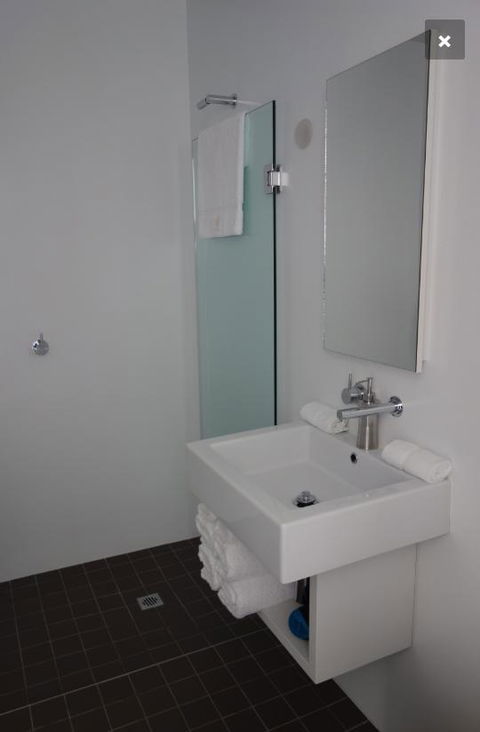 Avalon Coastal Retreat - Brisbane Tourism 9
