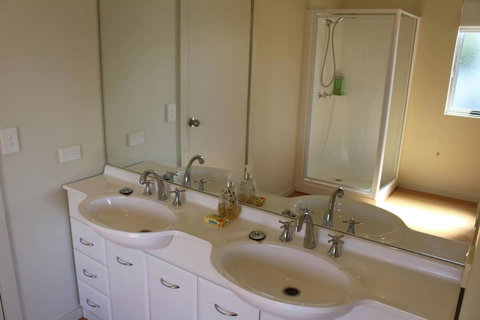 Villa 2 Bay Of Fires - Brisbane Tourism 6