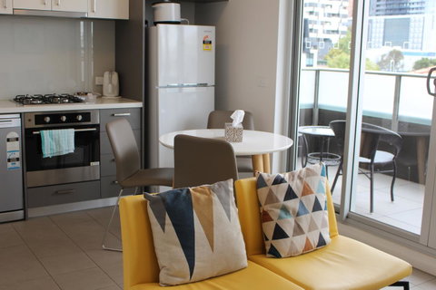 Poplar Box Hill Apartment - Brisbane Tourism 2