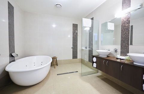 Mornington Hotel - Tourism Brisbane 1