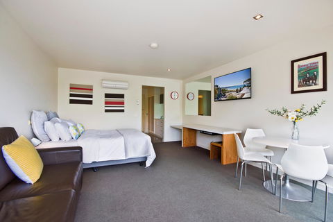 Lorne Bay View Motel - Brisbane Tourism 24