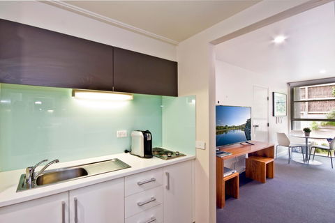 Lorne Bay View Motel - Brisbane Tourism 41