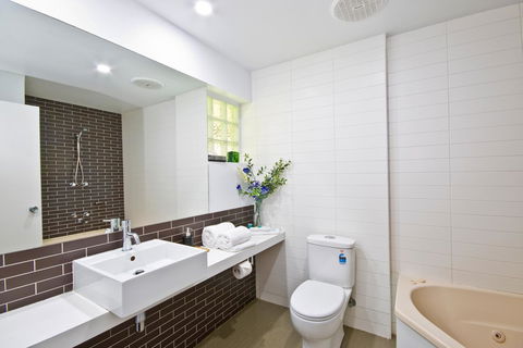 Lorne Bay View Motel - Brisbane Tourism 17