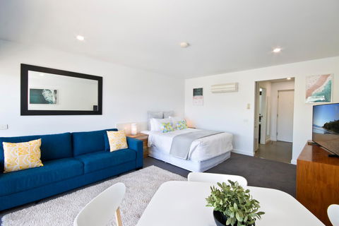 Lorne Bay View Motel - Brisbane Tourism 36