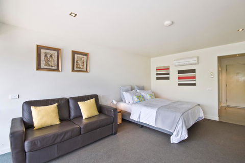 Lorne Bay View Motel - Brisbane Tourism 23