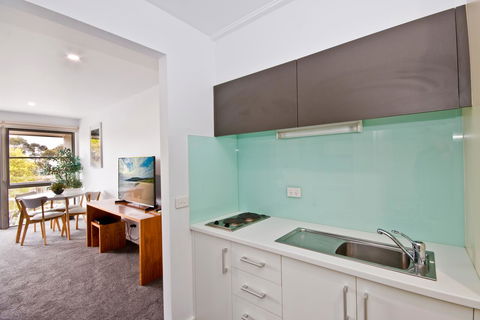 Lorne Bay View Motel - Brisbane Tourism 16