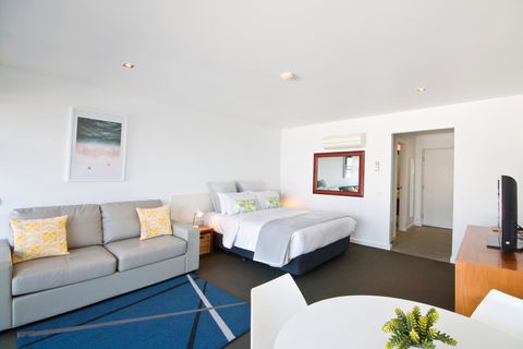 Lorne Bay View Motel - Brisbane Tourism 11