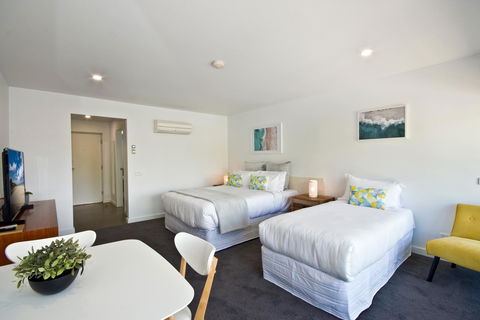Lorne Bay View Motel - Brisbane Tourism 31