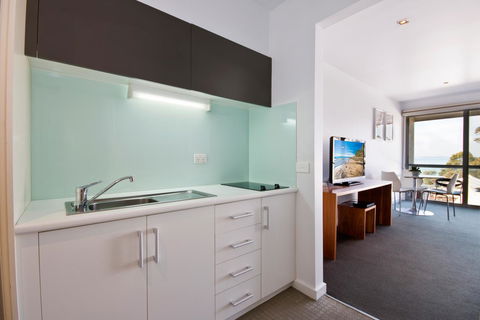 Lorne Bay View Motel - Brisbane Tourism 7