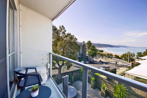 Lorne Bay View Motel - Brisbane Tourism 9