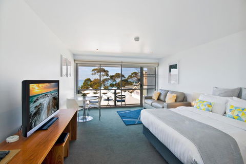 Lorne Bay View Motel - Brisbane Tourism 13