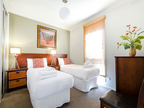Boutique Stays Sandyside- Sandringham Villa Units - Tourism Brisbane 3