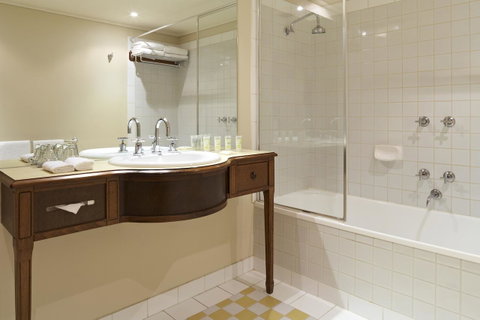 Grand Hotel Melbourne - Brisbane Tourism 26