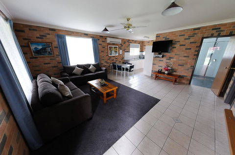 Greenvale Holiday Units - Tourism Brisbane 3