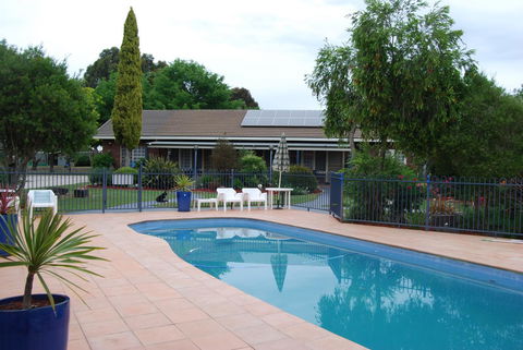 Greenvale Holiday Units - Tourism Brisbane 6