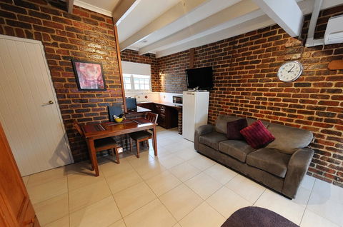 Greenvale Holiday Units - Tourism Brisbane 7