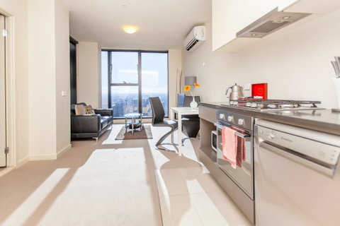 Melbourne SkyHigh Apartments - Brisbane Tourism 1