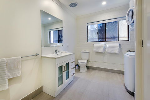 Allambi Holiday Apartments - Tourism Brisbane 35