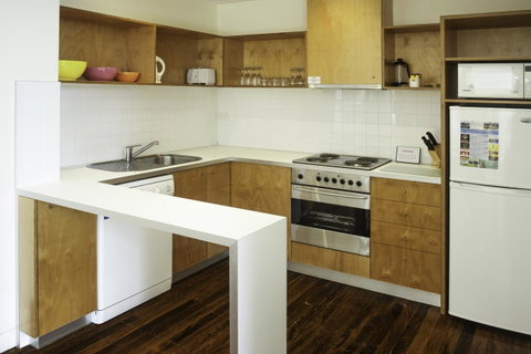 Phillip Island Apartments - Brisbane Tourism 4