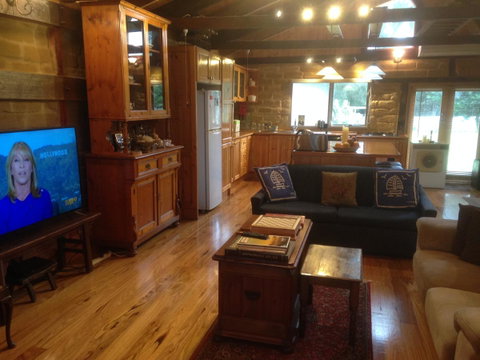 Mud Hollow Barn - Brisbane Tourism 13