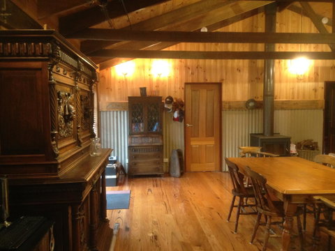 Mud Hollow Barn - Brisbane Tourism 9