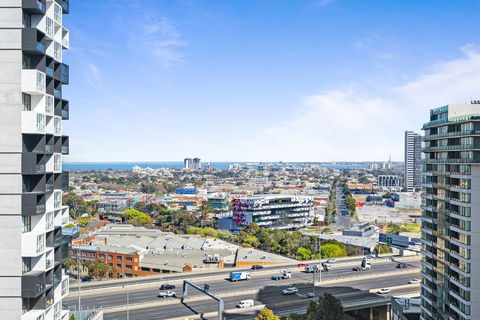 Complete Host Tiara Apartments - Brisbane Tourism 9