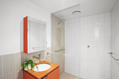 Complete Host Tiara Apartments - Brisbane Tourism 3