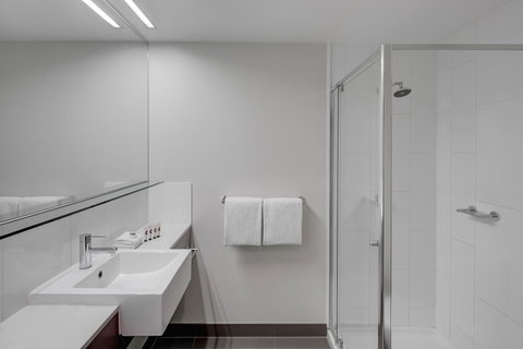 Travelodge Hotel Melbourne Docklands - Tourism Brisbane 6