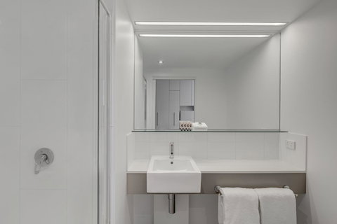 Travelodge Hotel Melbourne Docklands - Tourism Brisbane 8