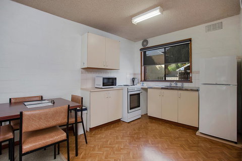 Eastern Beach Holiday Units - Brisbane Tourism 3