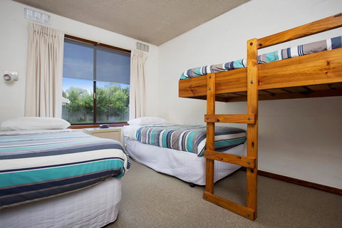 Eastern Beach Holiday Units - Brisbane Tourism 6