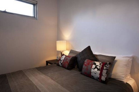 Battery Cove Beach Front Apartment - Brisbane Tourism 13