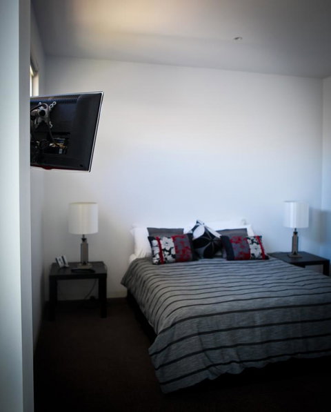Battery Cove Beach Front Apartment - Brisbane Tourism 9
