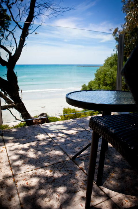 Battery Cove Beach Front Apartment - Brisbane Tourism 5
