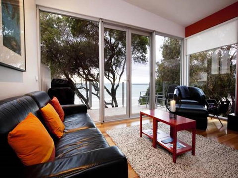 Battery Cove Beach Front Apartment - Brisbane Tourism 16