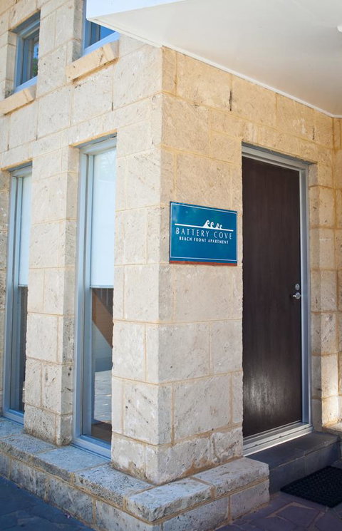 Battery Cove Beach Front Apartment - Brisbane Tourism 6