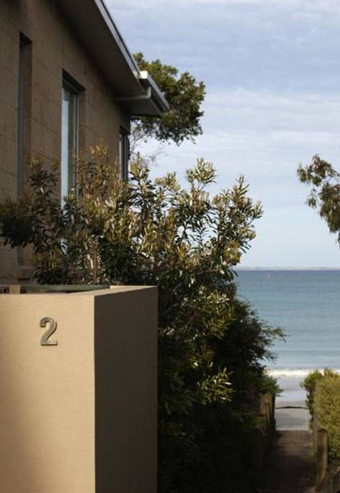 Battery Cove Beach Front Apartment - Brisbane Tourism 17