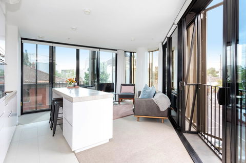 Modern Apartment In The Heart Of St Kilda - Tourism Brisbane 4