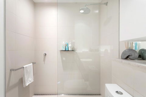 Modern Apartment In The Heart Of St Kilda - Tourism Brisbane 15