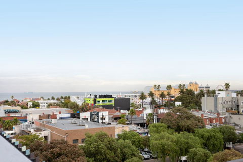 Modern Apartment In The Heart Of St Kilda - Tourism Brisbane 22