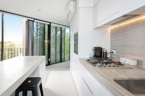 Modern Apartment In The Heart Of St Kilda - Tourism Brisbane 6