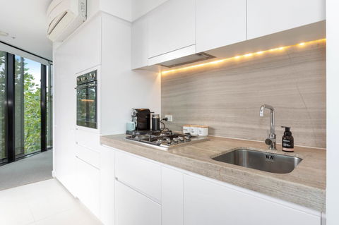 Modern Apartment In The Heart Of St Kilda - Tourism Brisbane 5