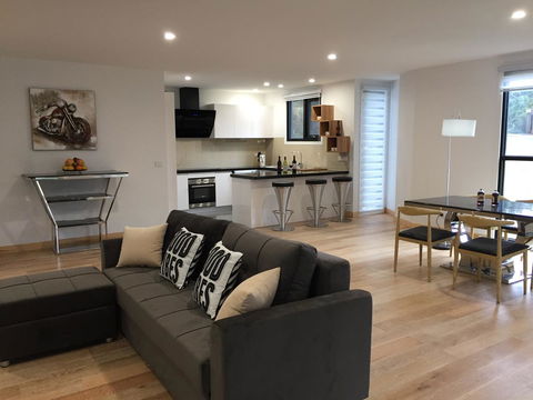 Apartments In Phillip Island Towers - Block C - Brisbane Tourism 43